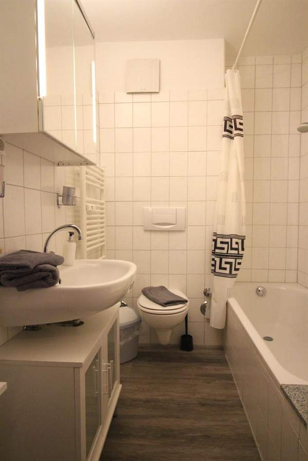 Bild "Luv und Lee, App. 15:Wannenbad.jpg"